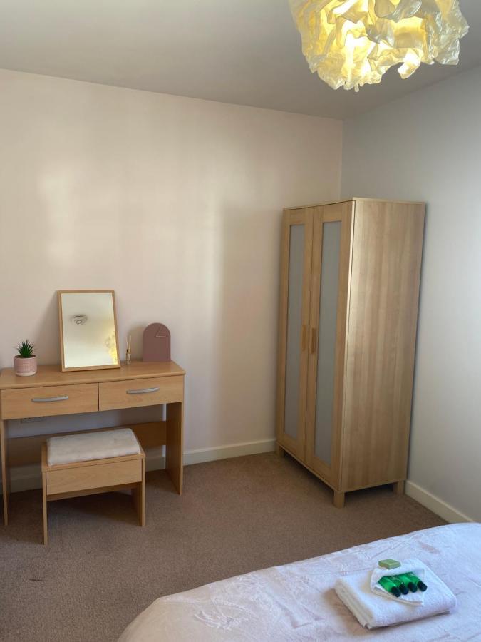 Coventry City Centre Townhouse With Private Parking Villa Buitenkant foto